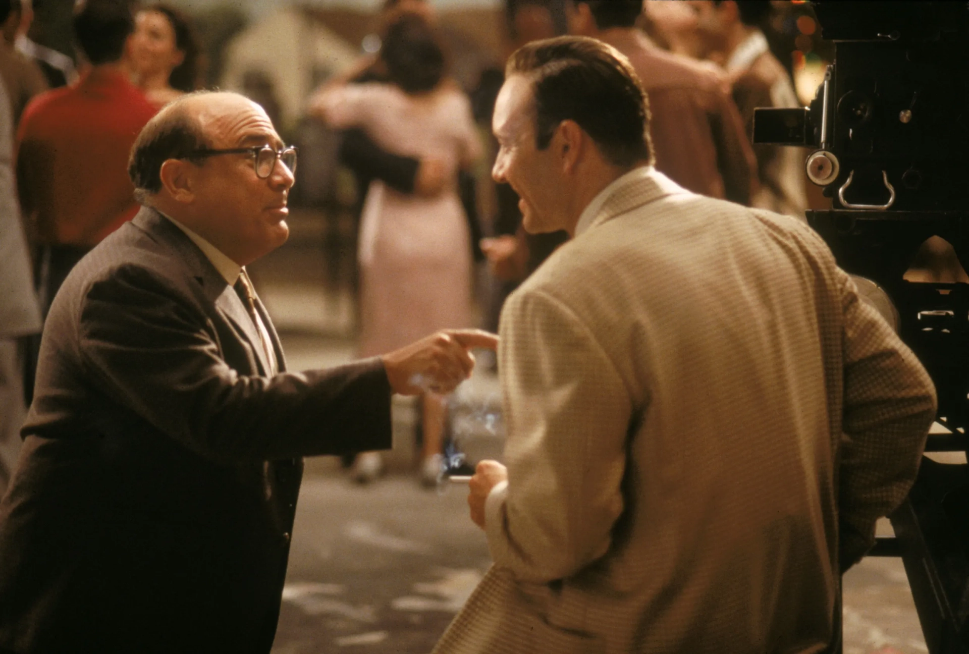 Kevin Spacey and Danny DeVito in L.A. Confidential (1997)