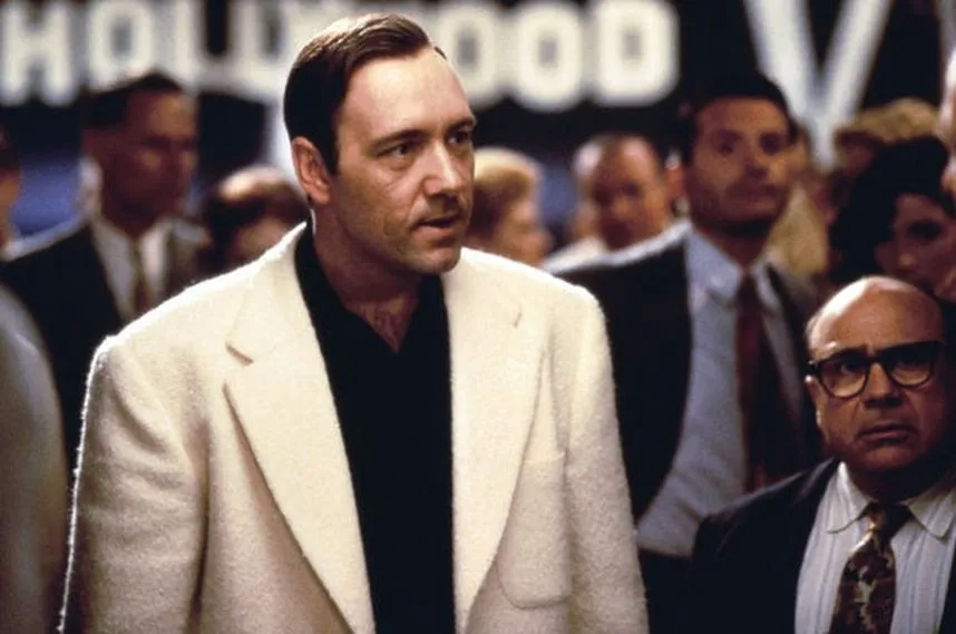 Kevin Spacey and Danny DeVito in L.A. Confidential (1997)