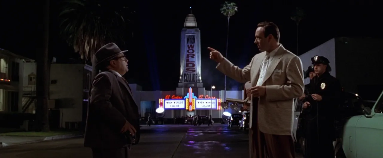 Kevin Spacey and Danny DeVito in L.A. Confidential (1997)