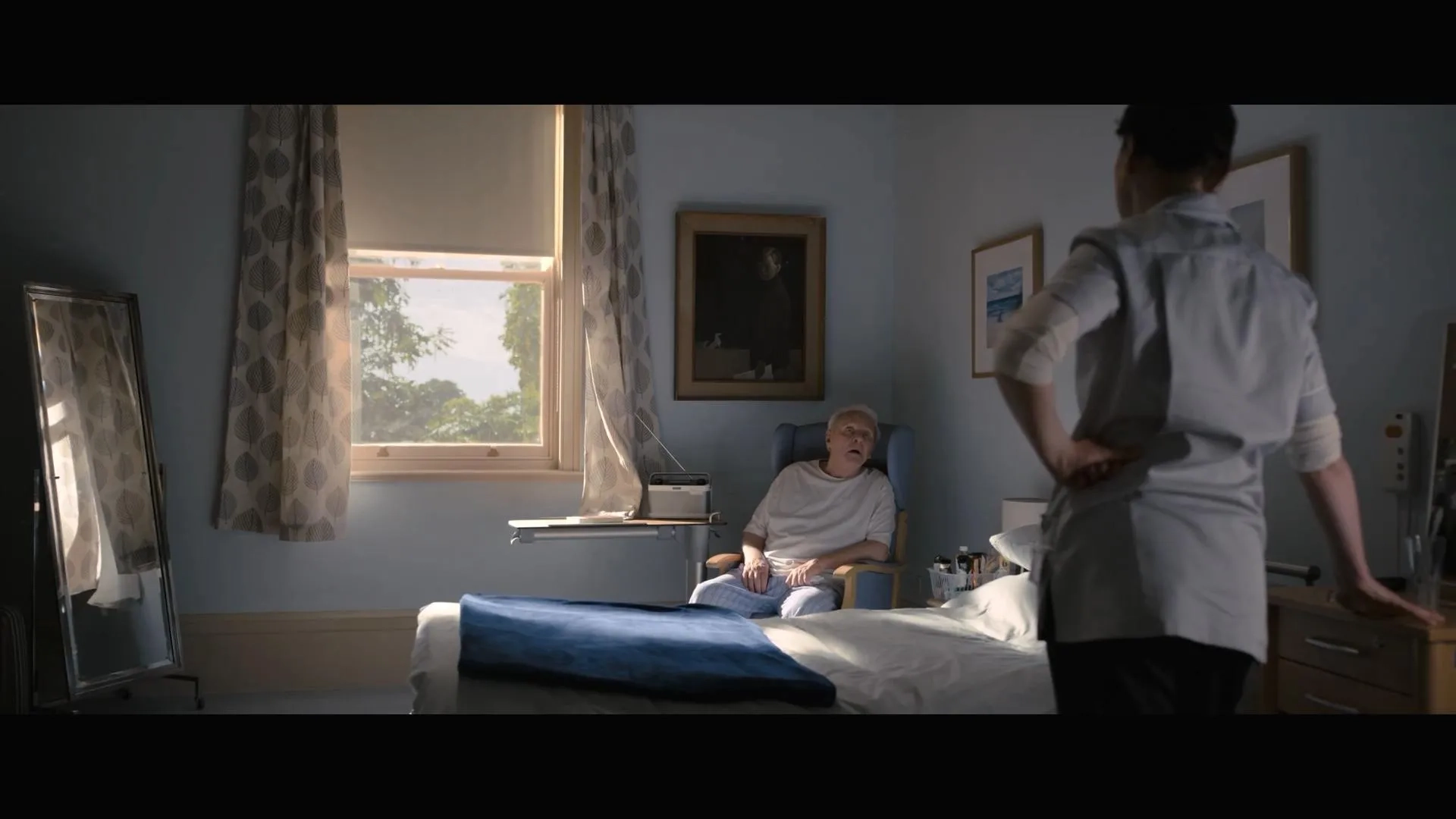 Anthony Hopkins and Olivia Williams in The Father (2020)