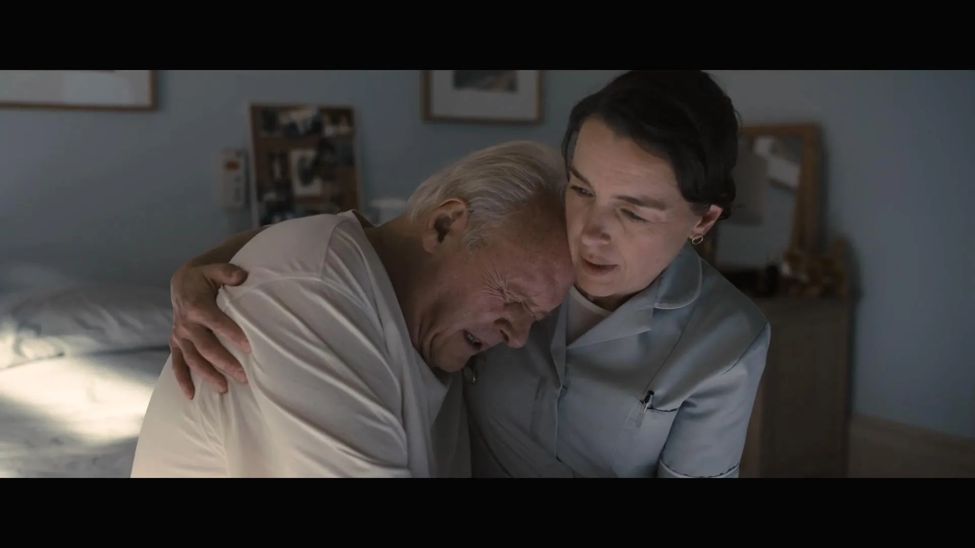 Anthony Hopkins and Olivia Williams in The Father (2020)