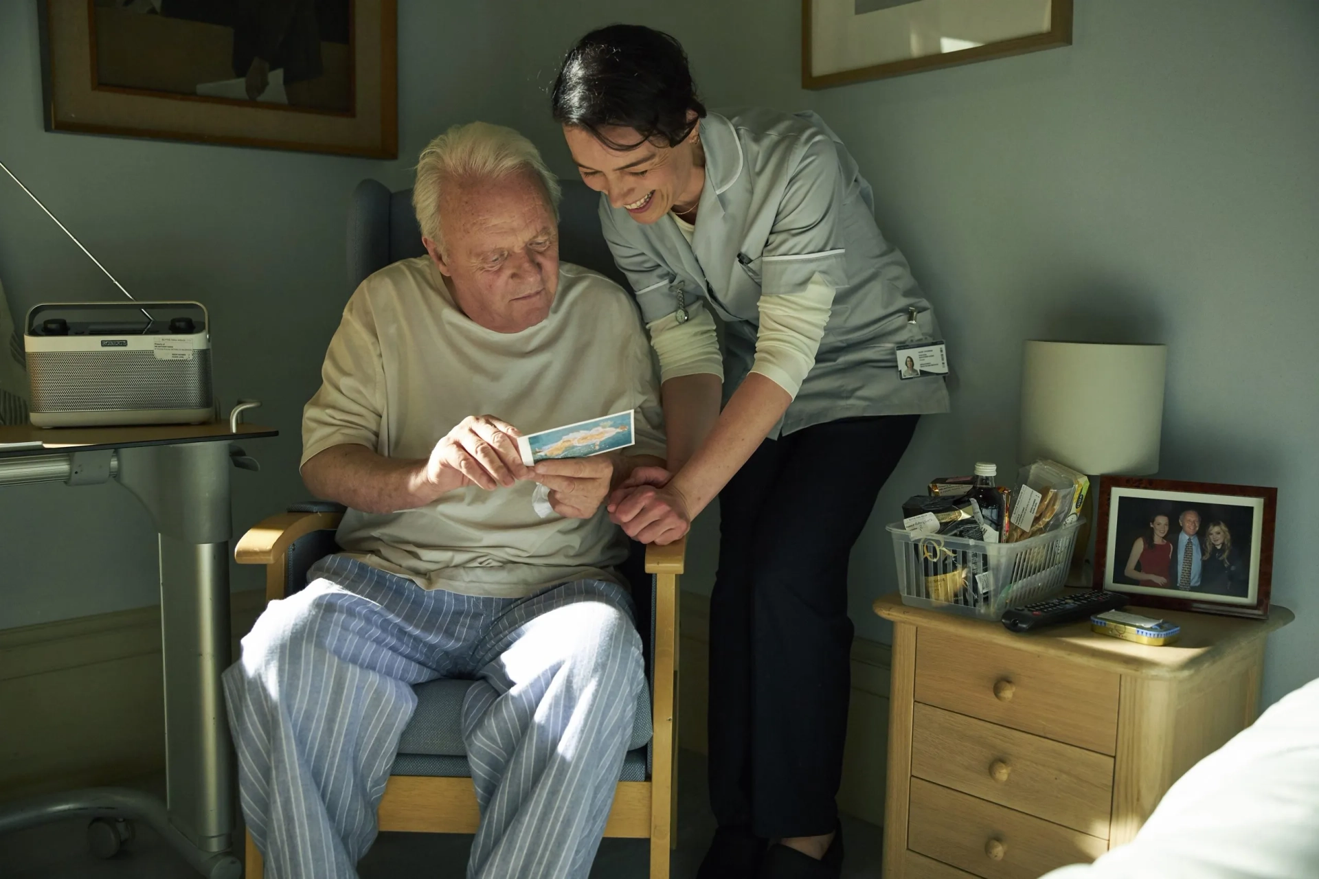 Anthony Hopkins and Olivia Williams in The Father (2020)