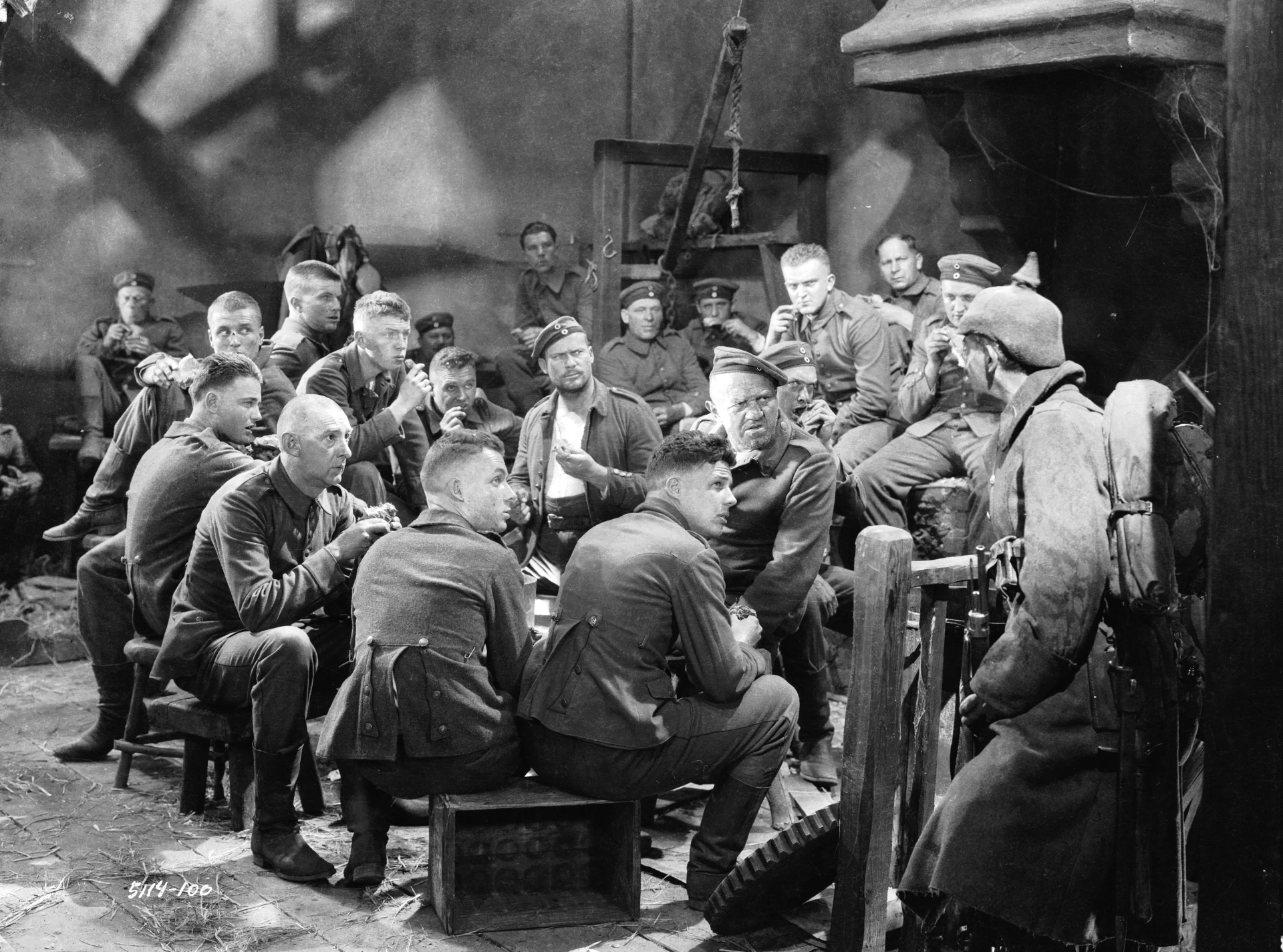 Ben Alexander, Richard Alexander, William Bakewell, Owen Davis Jr., Russell Gleason, Scott Kolk, Slim Summerville, and Louis Wolheim in All Quiet on the Western Front (1930)