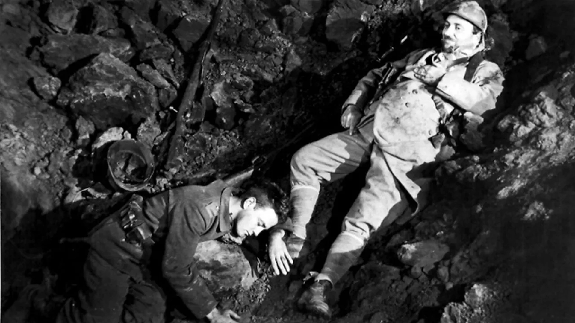 Lew Ayres and Raymond Griffith in All Quiet on the Western Front (1930)