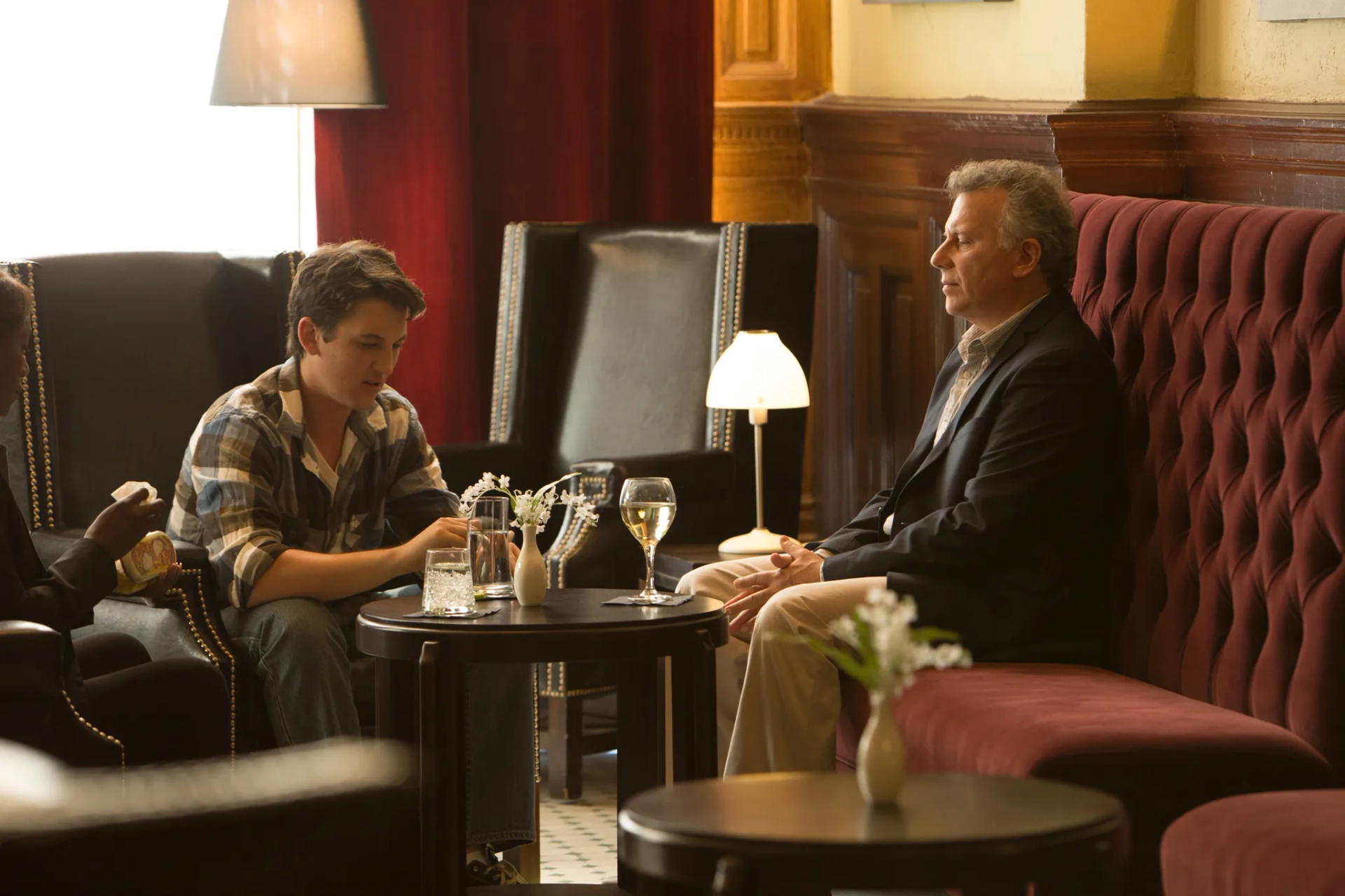Paul Reiser and Miles Teller in Whiplash (2014)