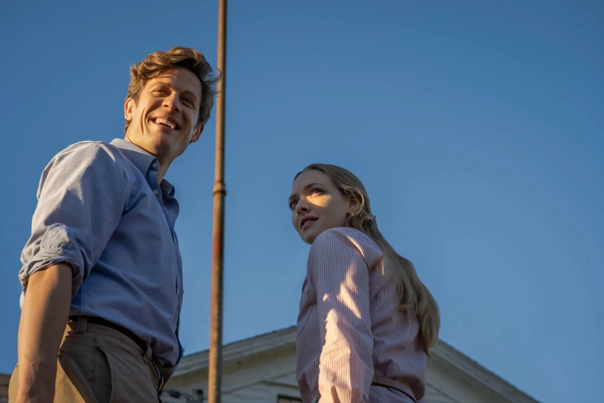 Amanda Seyfried and James Norton in Things Heard & Seen (2021)