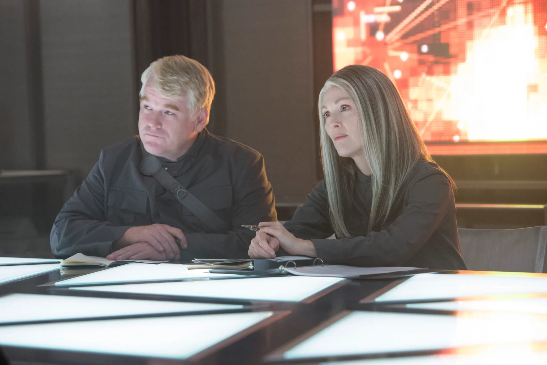 Julianne Moore and Philip Seymour Hoffman in The Hunger Games: Mockingjay - Part 1 (2014)