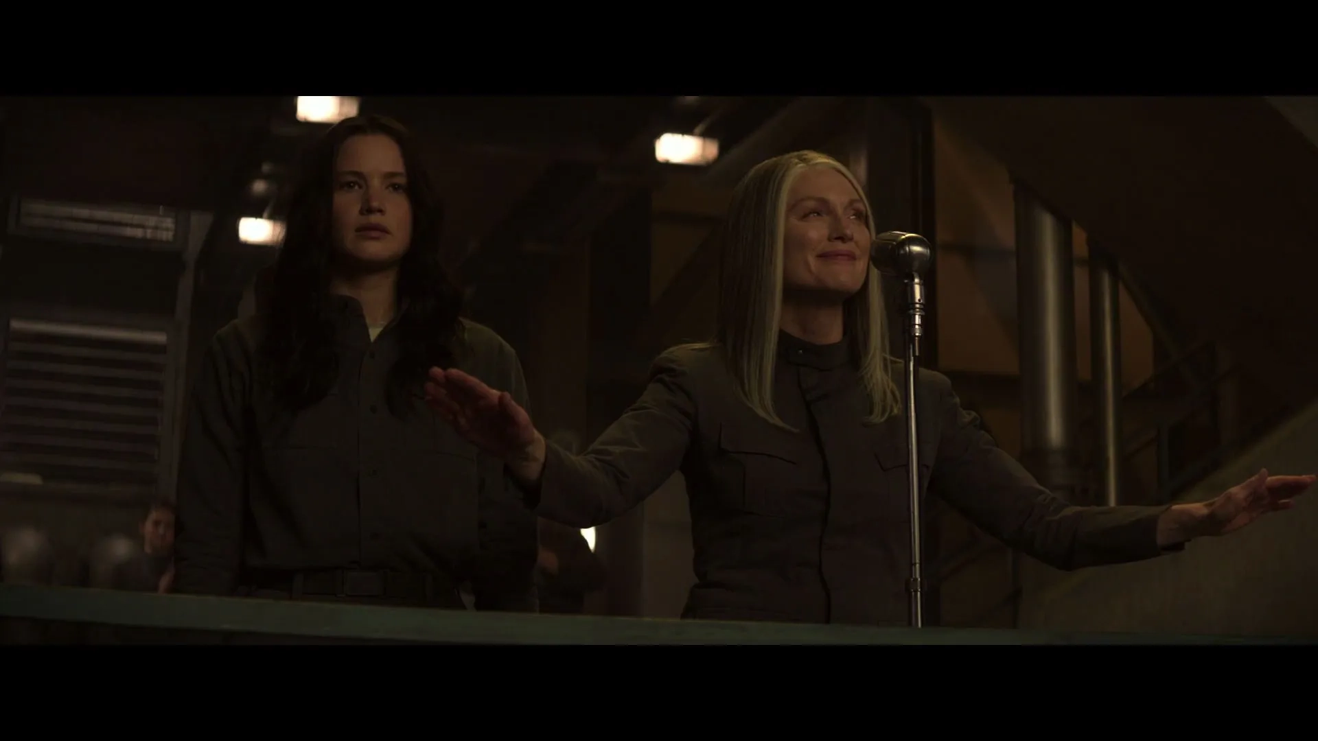 Julianne Moore and Jennifer Lawrence in The Hunger Games: Mockingjay - Part 1 (2014)