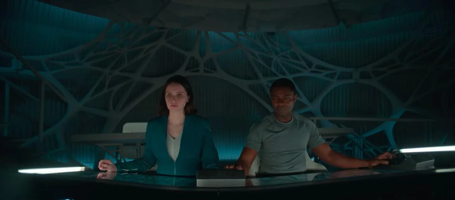 Felicity Jones and David Oyelowo in The Midnight Sky (2020)