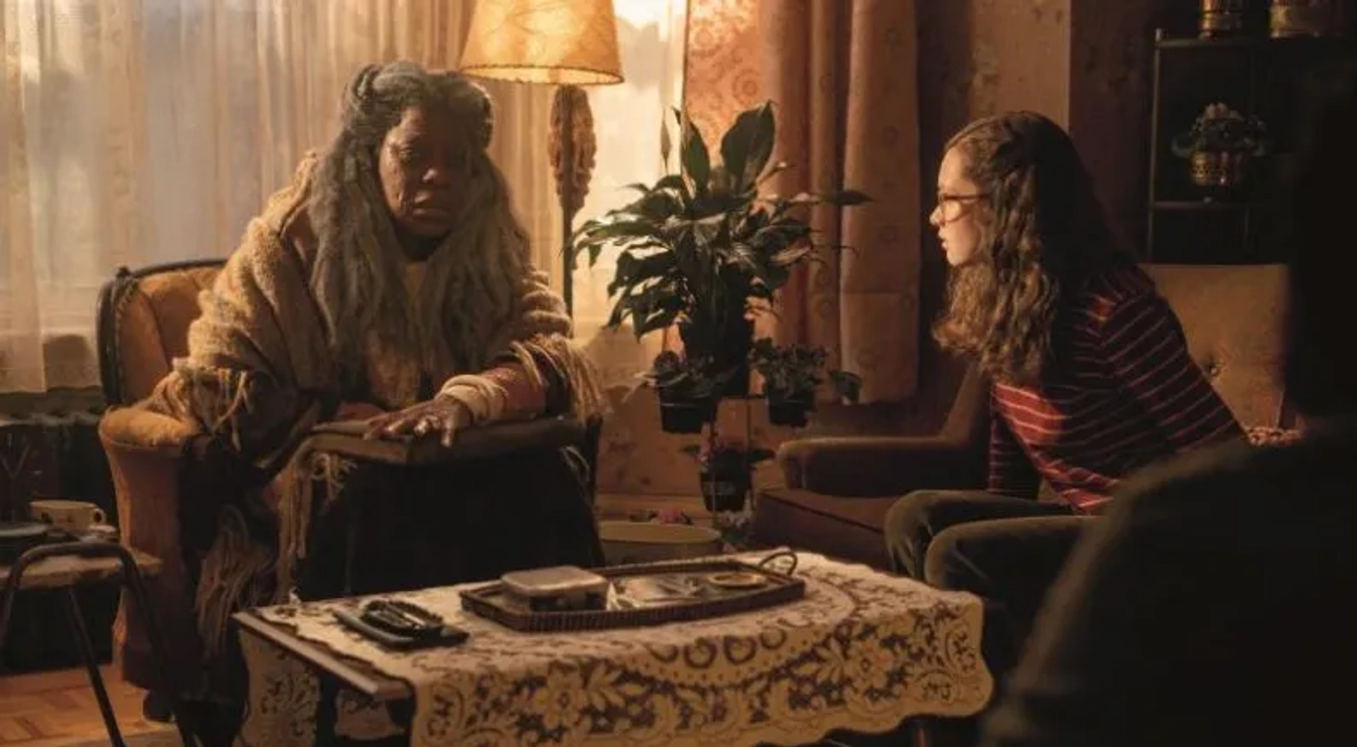 Lorraine Toussaint and Zoe Colletti in Scary Stories to Tell in the Dark (2019)