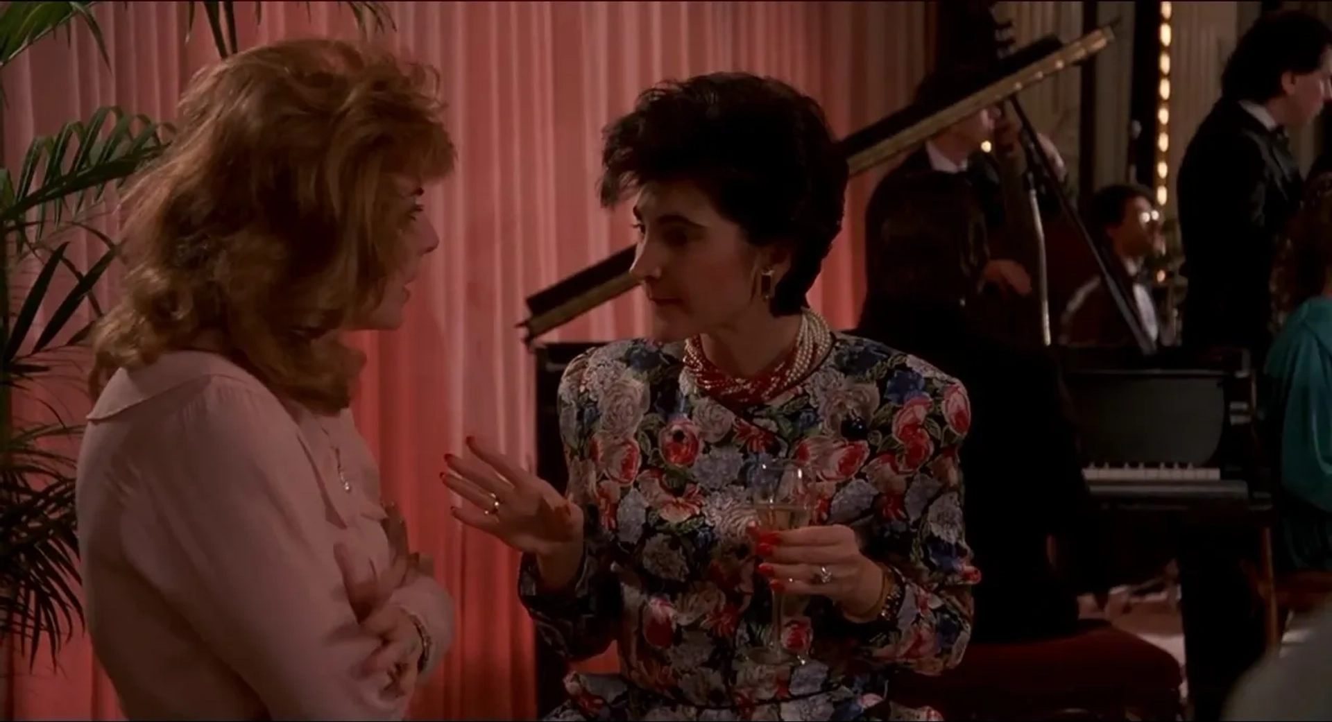 Caroline Aaron and Robin Bartlett in Crimes and Misdemeanors (1989)