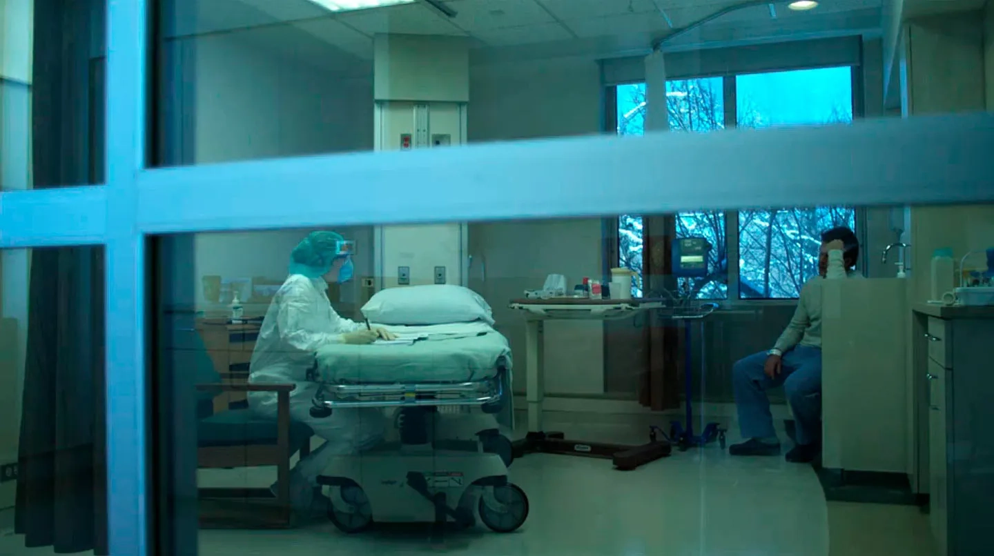 Matt Damon and Kate Winslet in Contagion (2011)