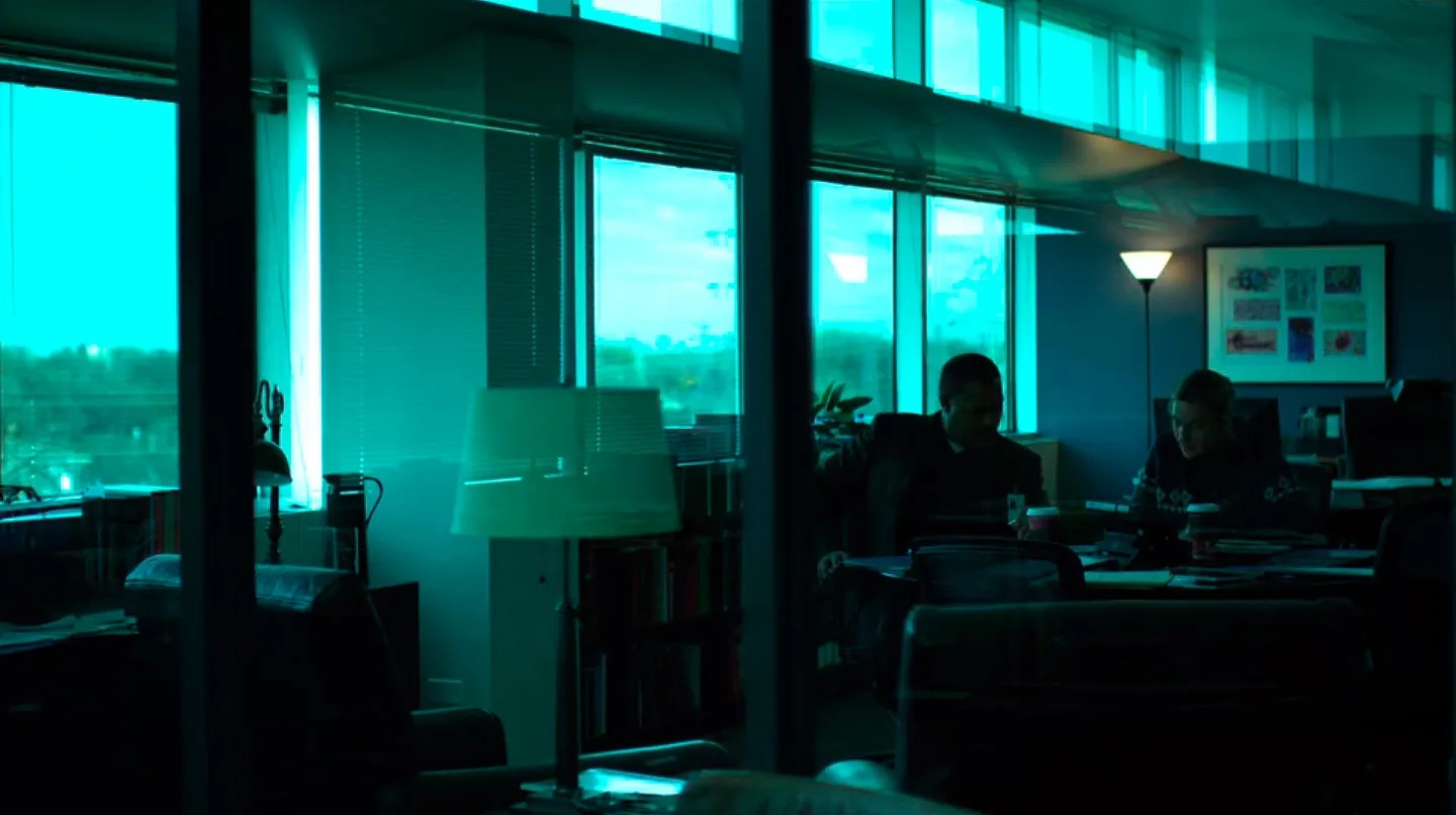 Laurence Fishburne and Kate Winslet in Contagion (2011)