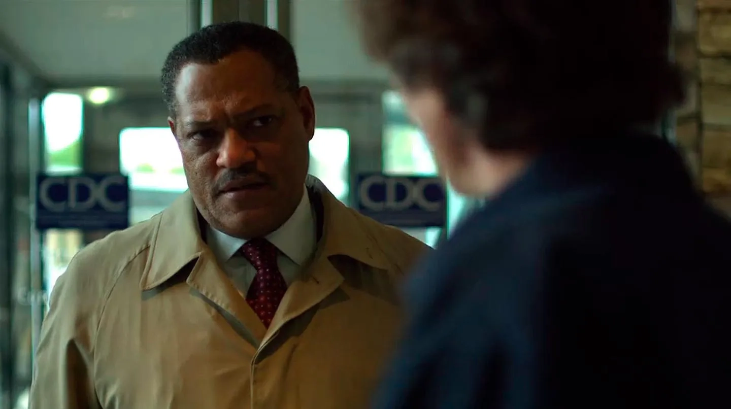 Laurence Fishburne and John Hawkes in Contagion (2011)