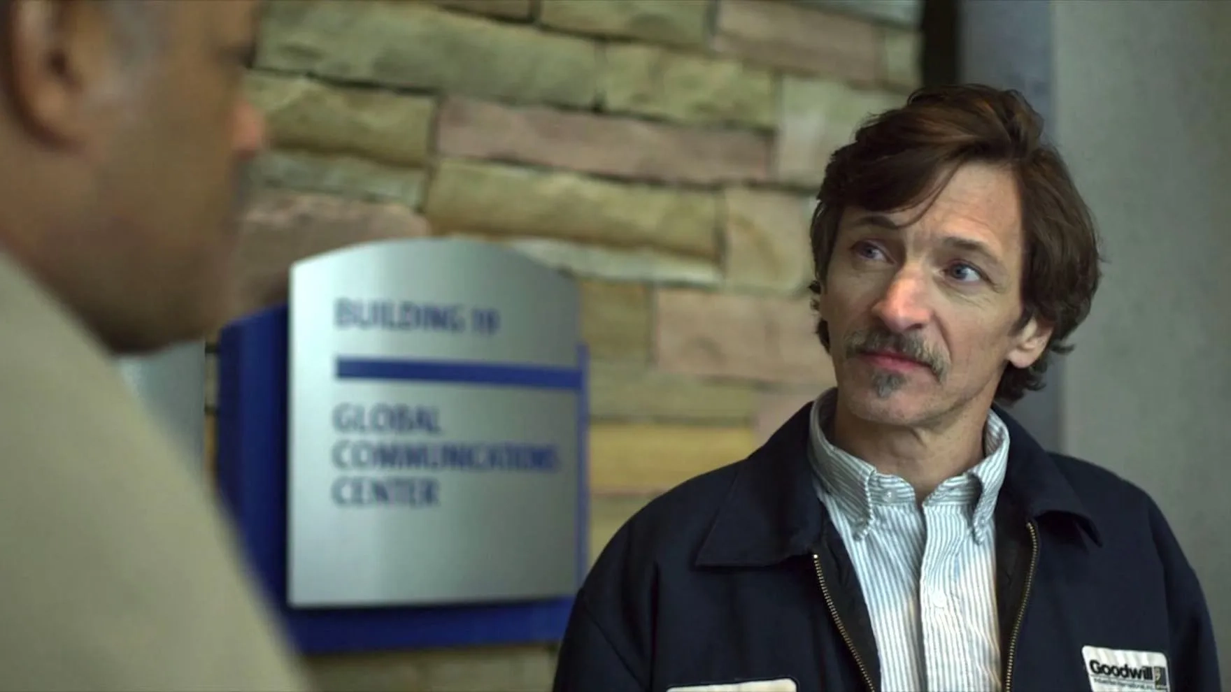 Laurence Fishburne and John Hawkes in Contagion (2011)