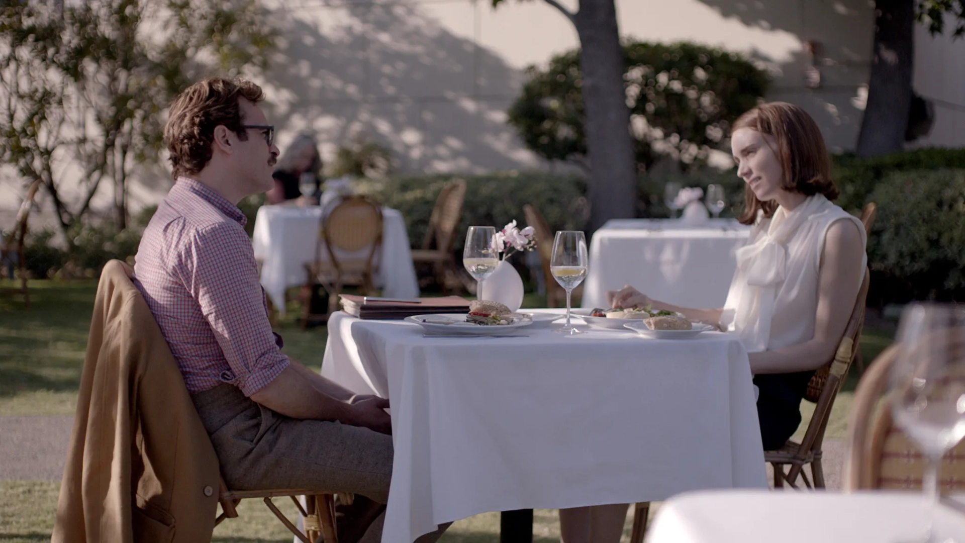 Joaquin Phoenix and Rooney Mara in Her (2013)