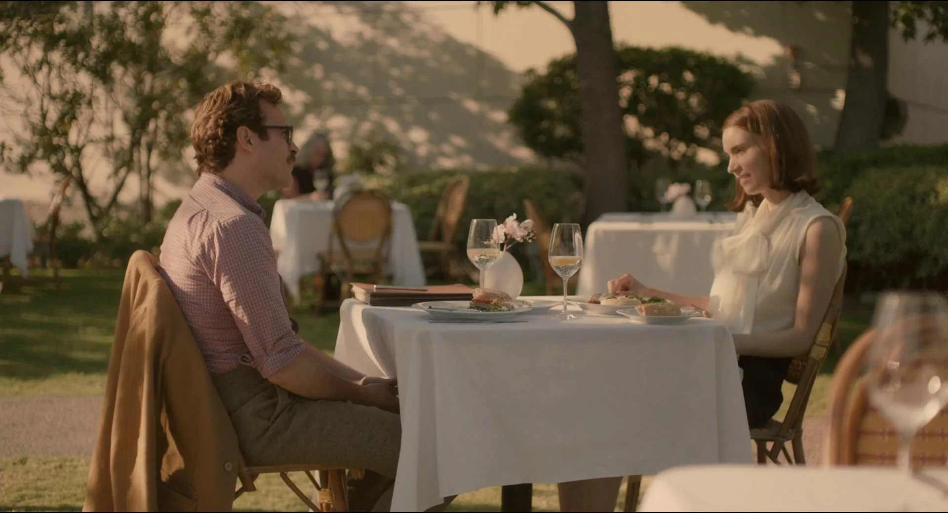 Joaquin Phoenix and Rooney Mara in Her (2013)