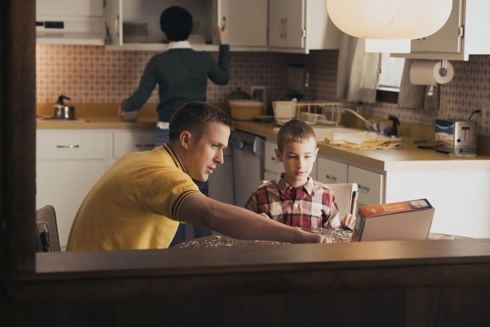 Ryan Gosling, Claire Foy, and Luke Winters in First Man (2018)