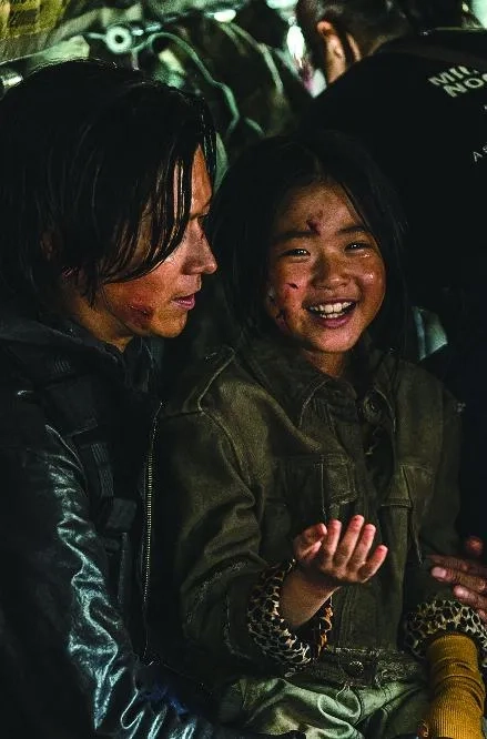 Ye-Won Lee and Gang Dong-won in Peninsula (2020)