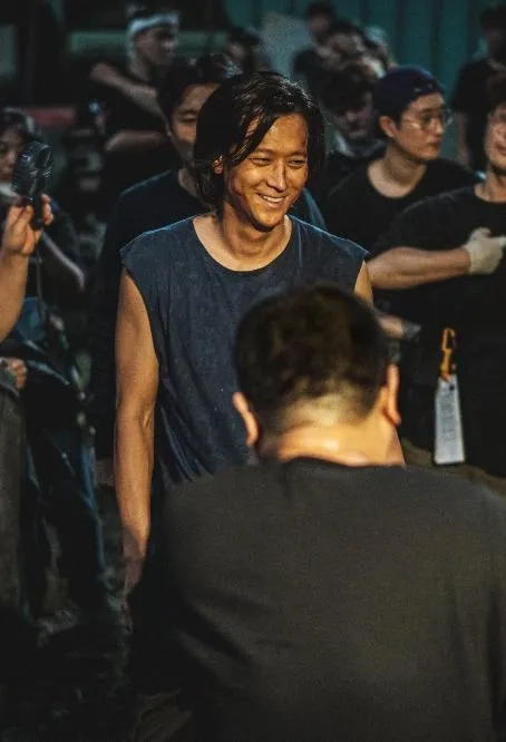 Gang Dong-won in Peninsula (2020)