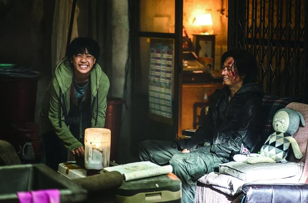 Gang Dong-won and Re Lee in Peninsula (2020)