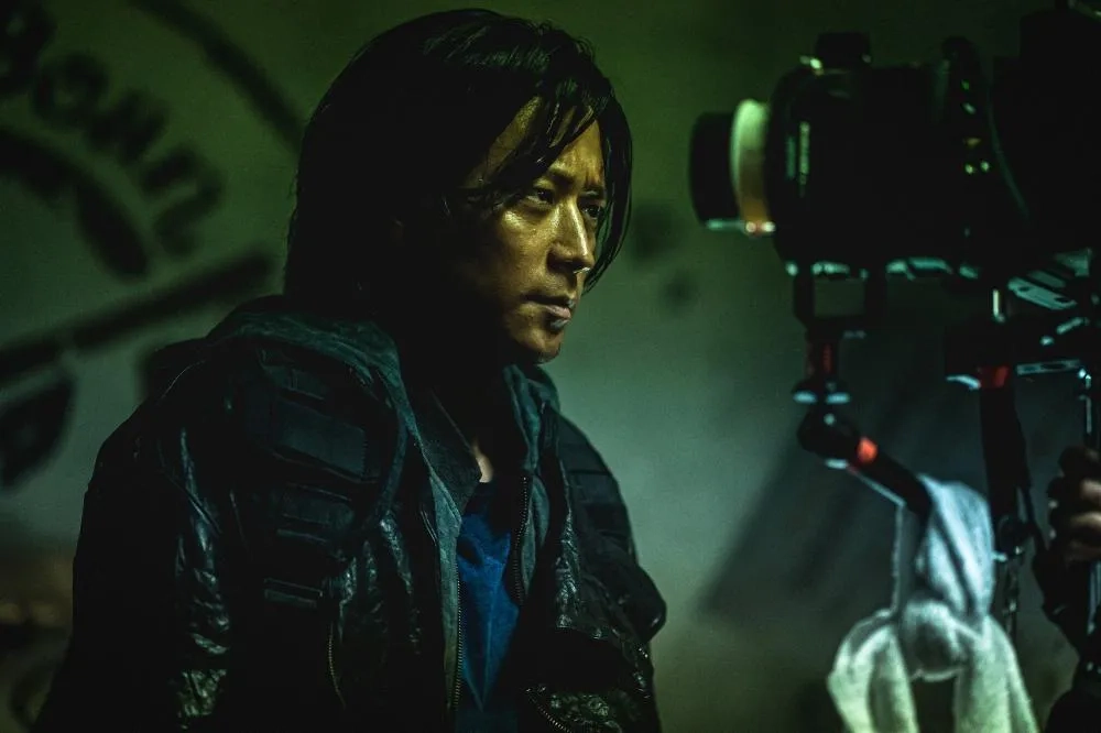 Gang Dong-won in Peninsula (2020)