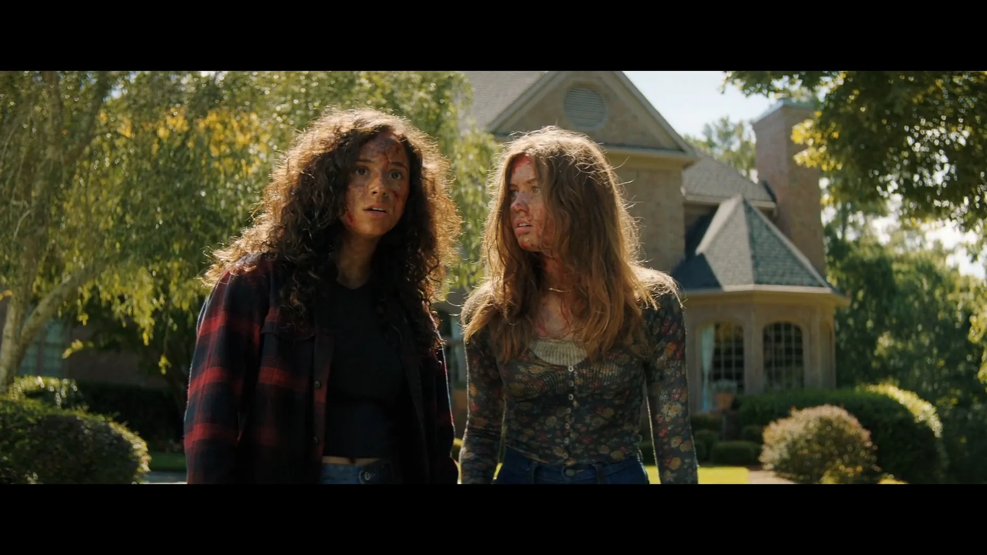 Kiana Madeira and Olivia Scott Welch in Fear Street: Part Three - 1666 (2021)