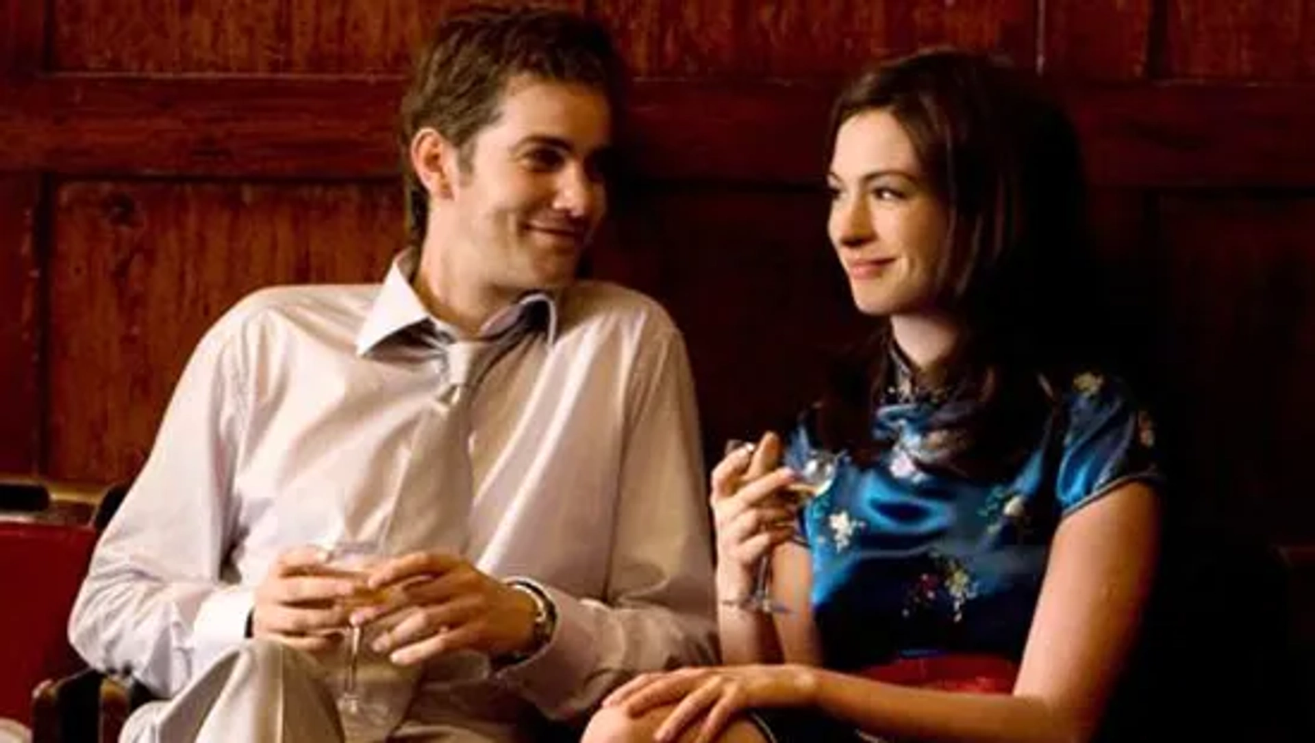 Anne Hathaway and Jim Sturgess in One Day (2011)