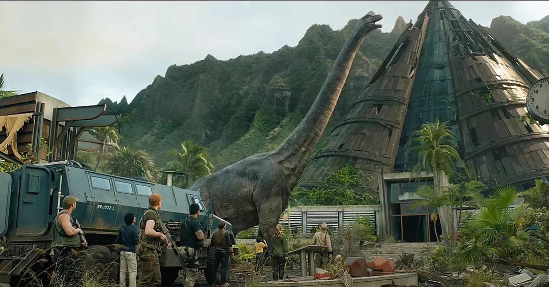 Bryce Dallas Howard, Ted Levine, Chris Pratt, Paul Sockett, Daniella Pineda, and Justice Smith in Jurassic World: Fallen Kingdom (2018)