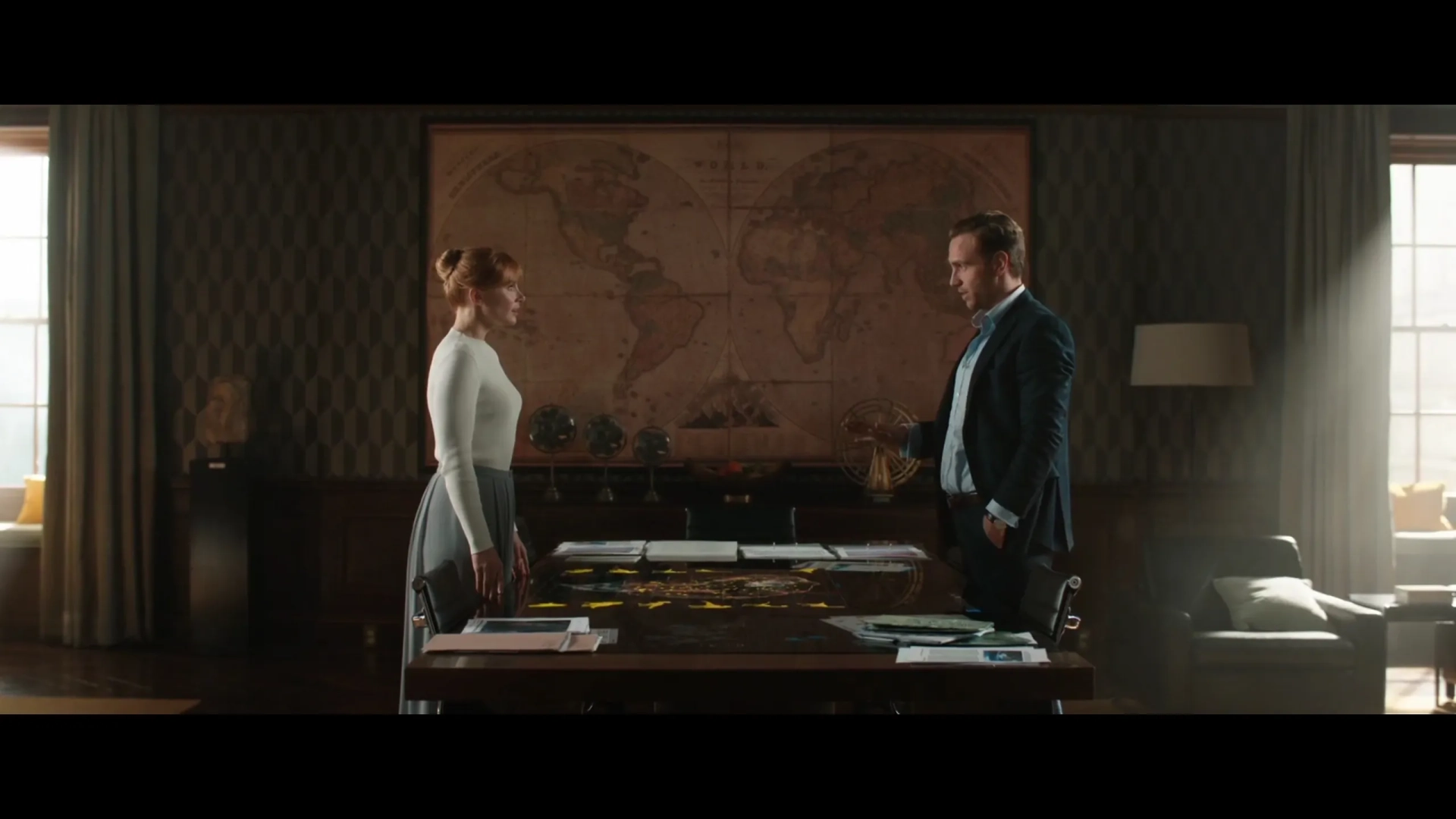 Bryce Dallas Howard and Rafe Spall in Jurassic World: Fallen Kingdom (2018)