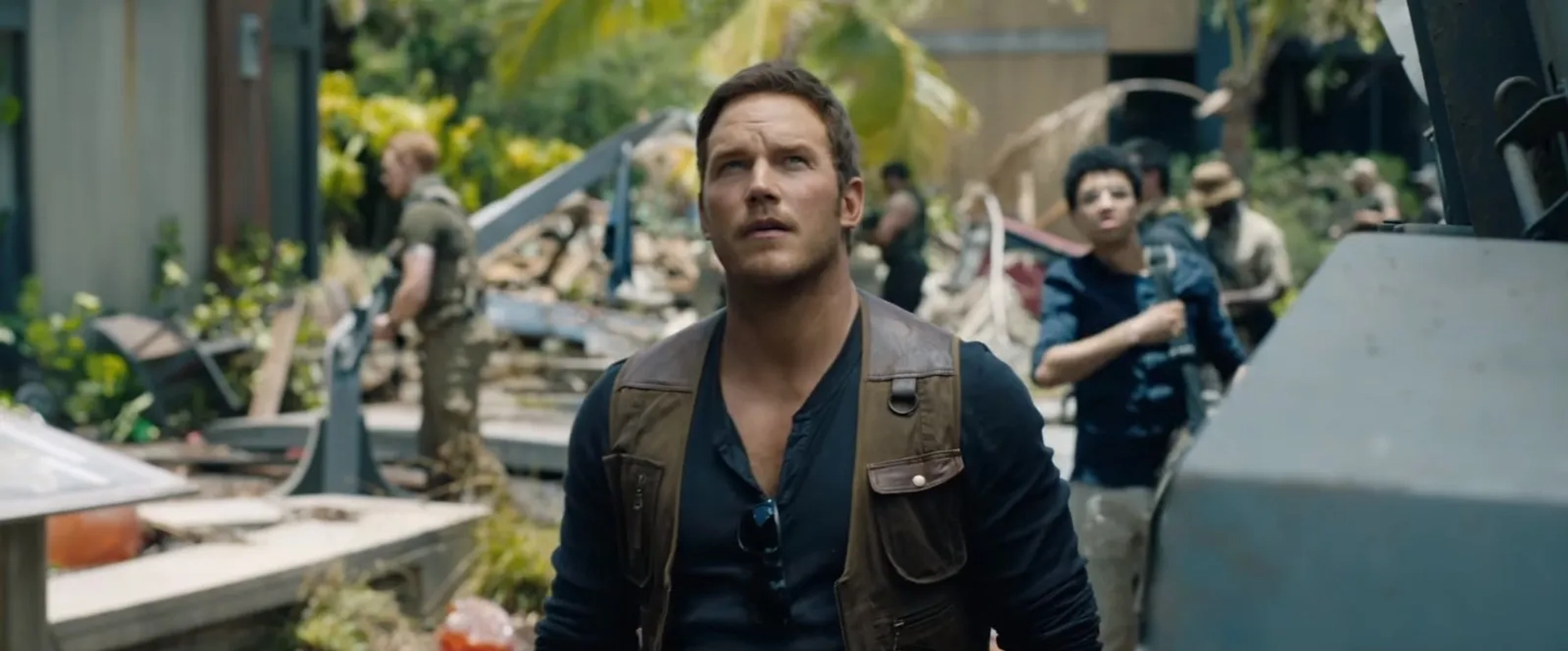 Chris Pratt, Paul Sockett, and Justice Smith in Jurassic World: Fallen Kingdom (2018)