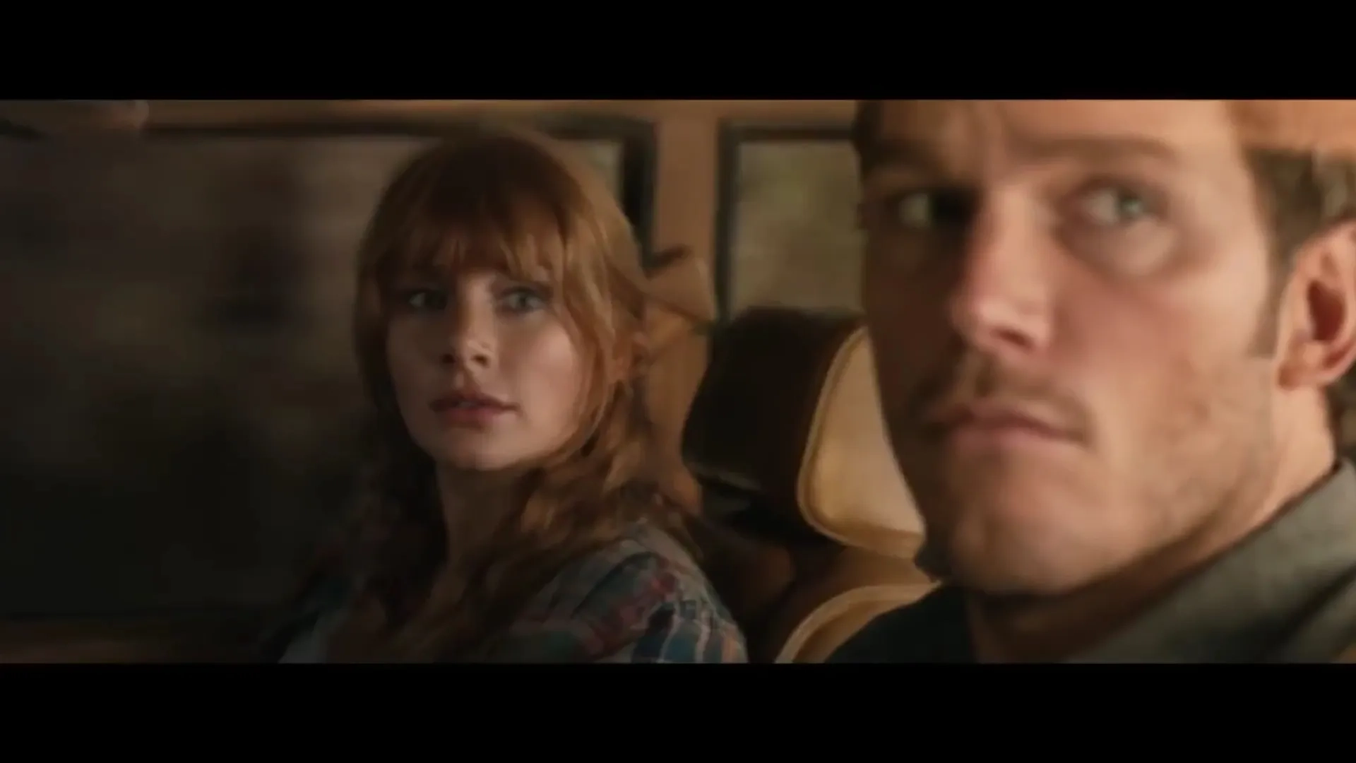 Bryce Dallas Howard and Chris Pratt in Jurassic World: Fallen Kingdom (2018)