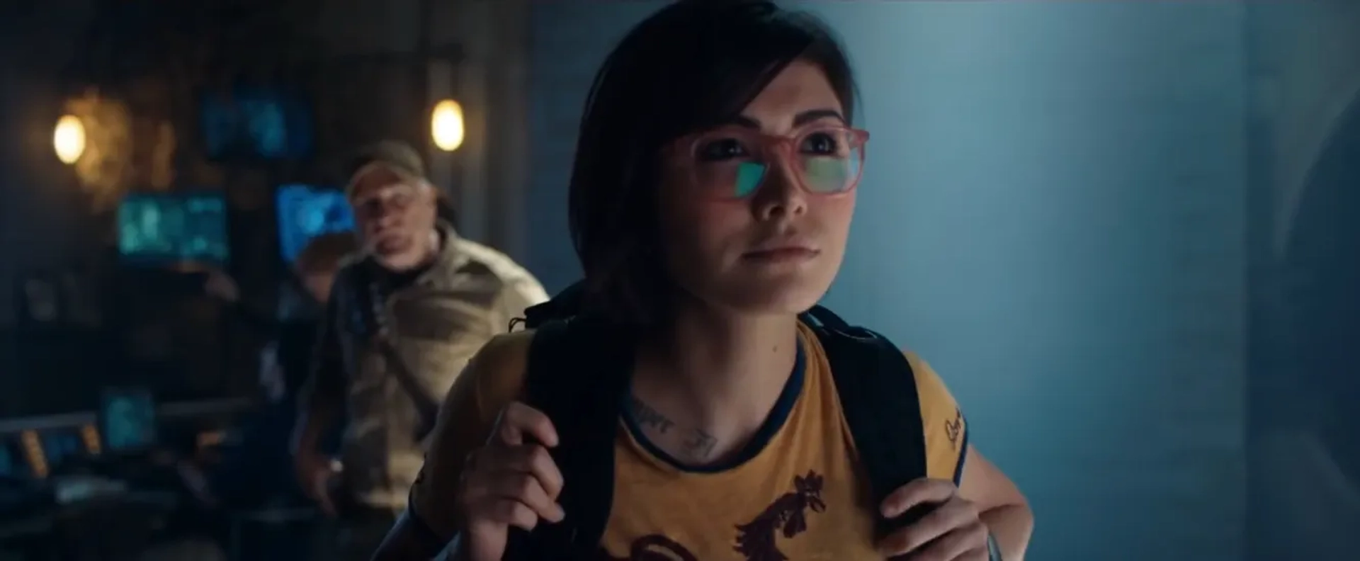 Ted Levine and Daniella Pineda in Jurassic World: Fallen Kingdom (2018)