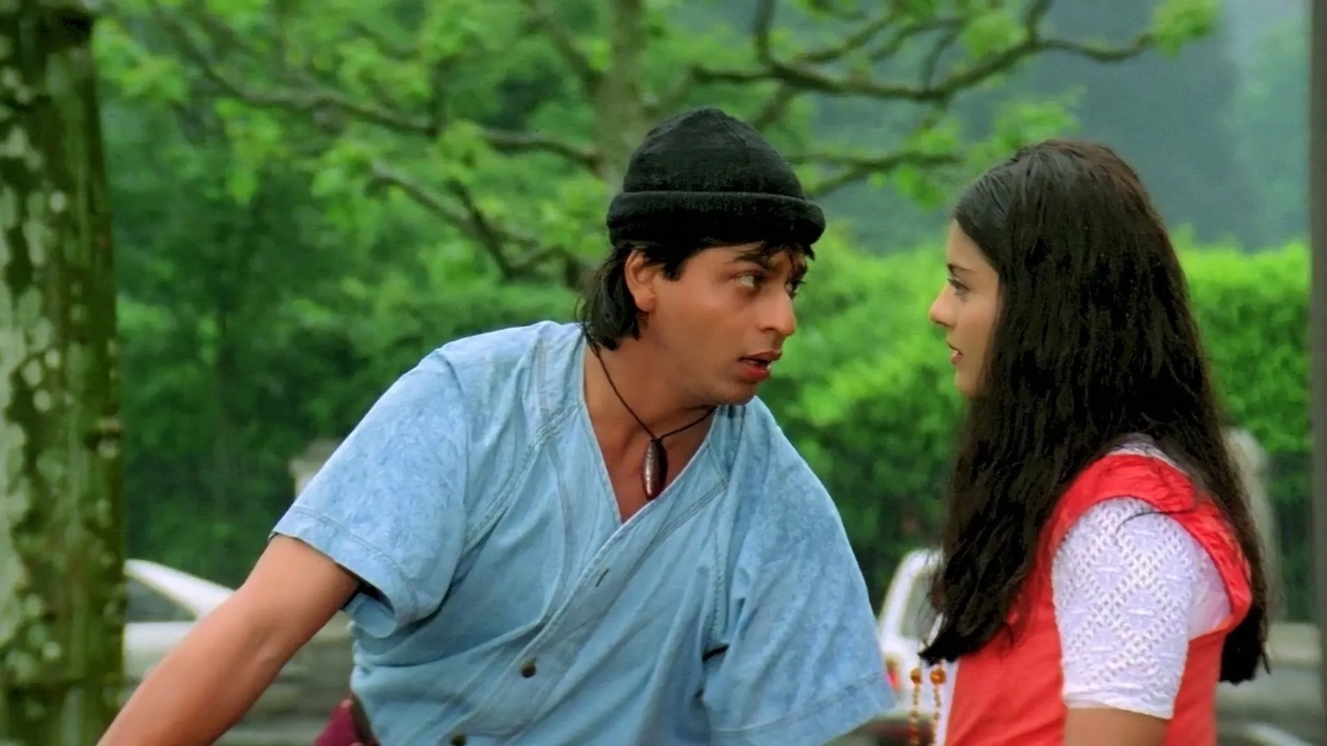 Kajol and Shah Rukh Khan in Dilwale Dulhania Le Jayenge (1995)