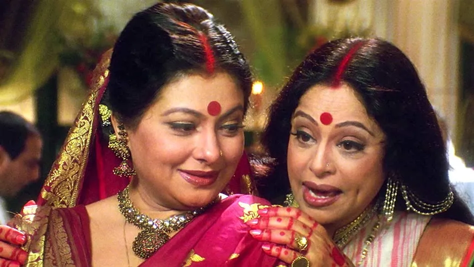 Smita Jaykar and Kirron Kher in Devdas (2002)