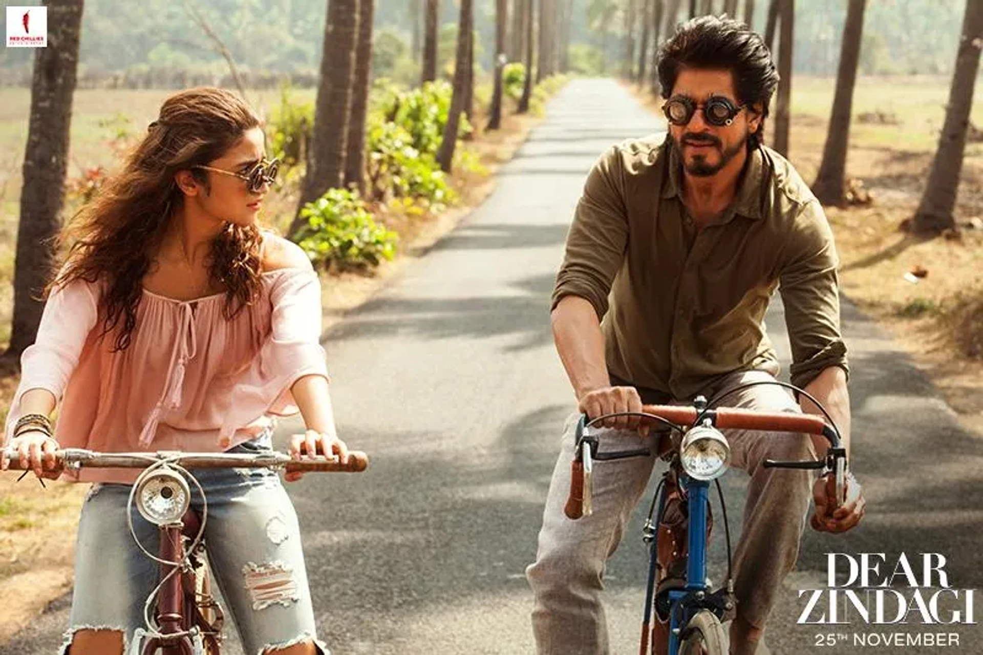 Shah Rukh Khan and Alia Bhatt in Dear Zindagi (2016)