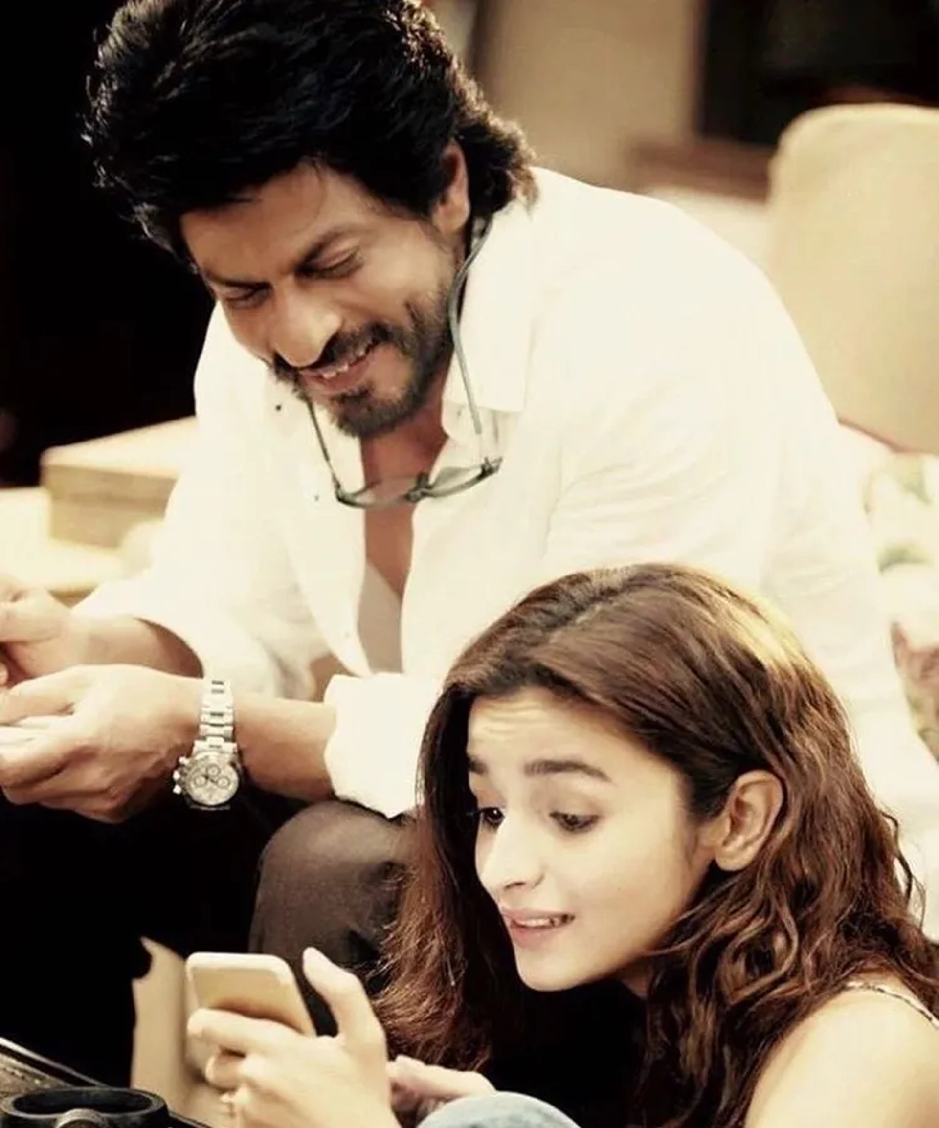 Shah Rukh Khan and Alia Bhatt in Dear Zindagi (2016)