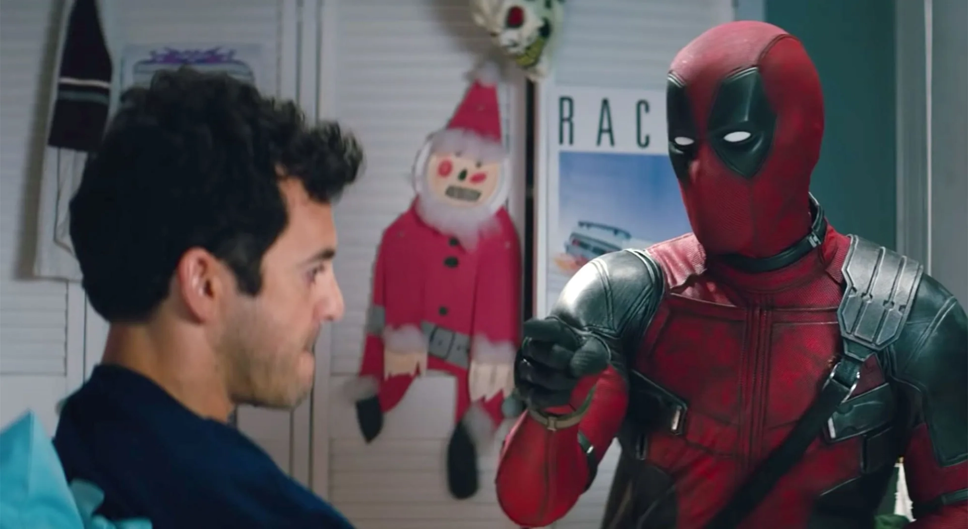 Fred Savage and Ryan Reynolds in Deadpool 2 (2018)