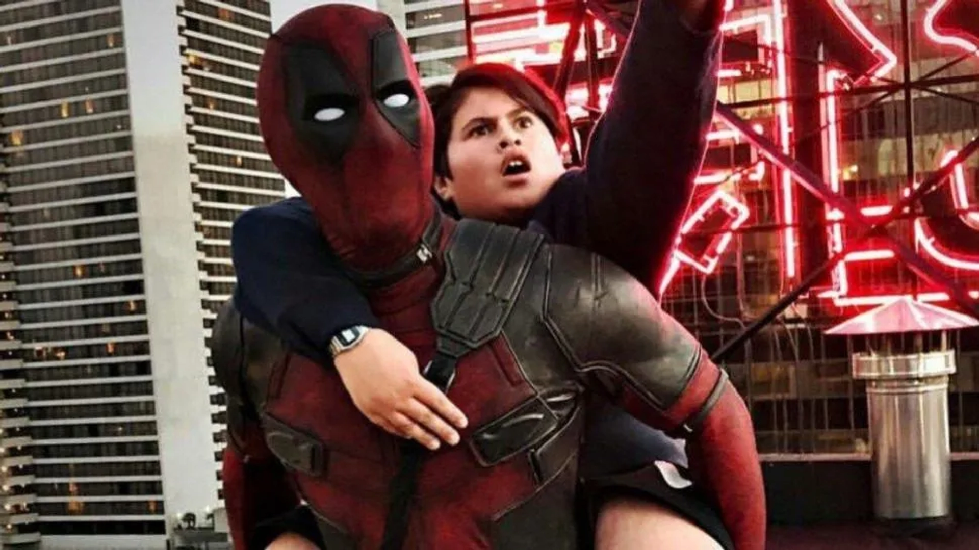 Ryan Reynolds and Julian Dennison in Deadpool 2 (2018)
