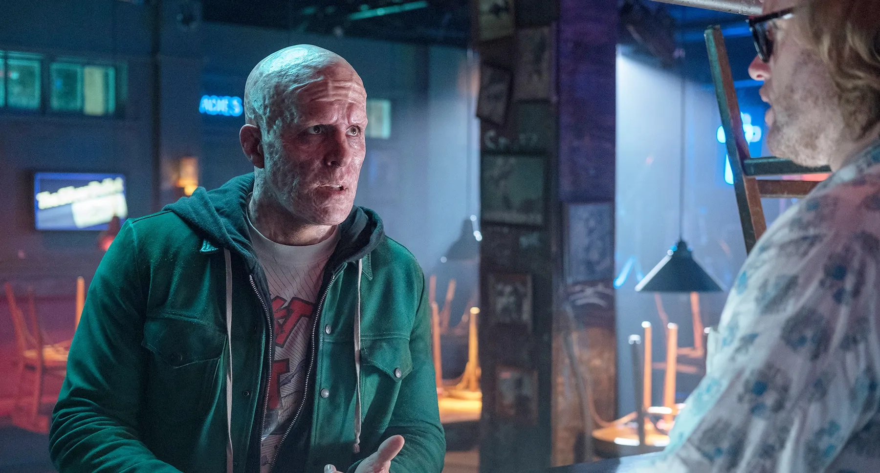 Ryan Reynolds and T.J. Miller in Deadpool 2 (2018)