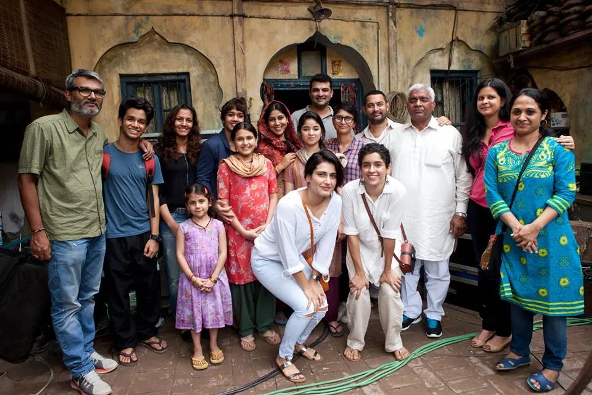 Aamir Khan, Fatima Sana Shaikh, Kiran Rao, Sakshi Tanwar, Siddharth Roy Kapur, Nitesh Tiwari, Ritvik Sahore, Sanya Malhotra, Zaira Wasim, and Suhani Bhatnagar in Dangal (2016)