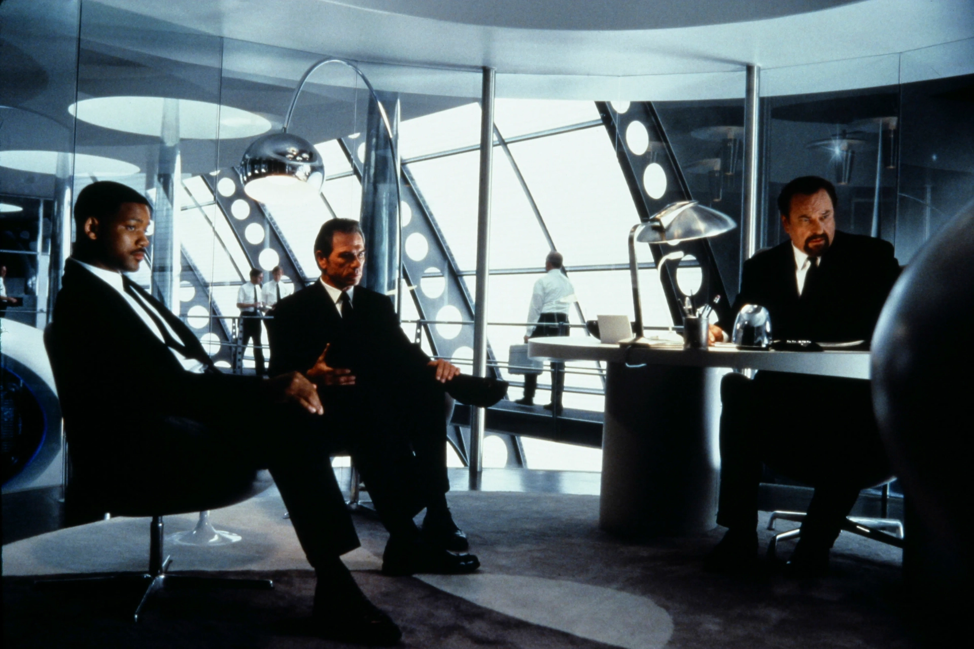 Tommy Lee Jones, Will Smith, and Rip Torn in Men in Black (1997)