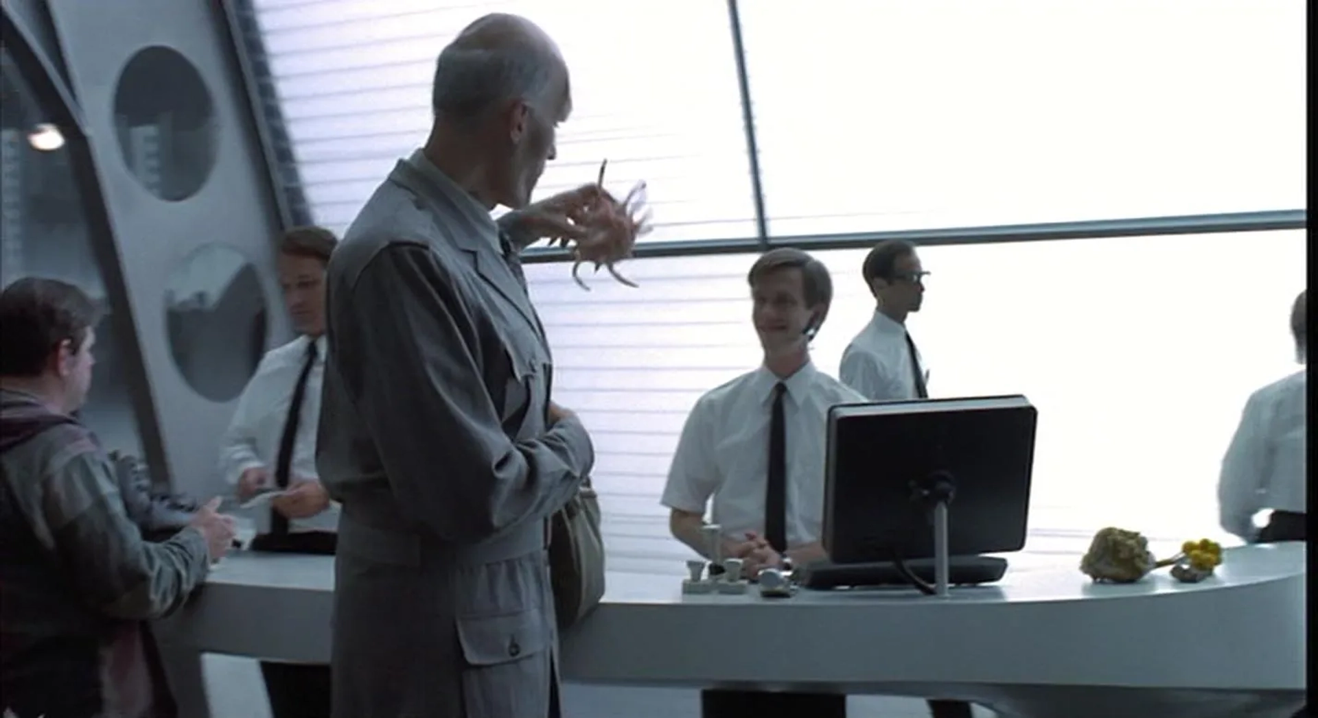 Carel Struycken and Sean Whalen in Men in Black (1997)