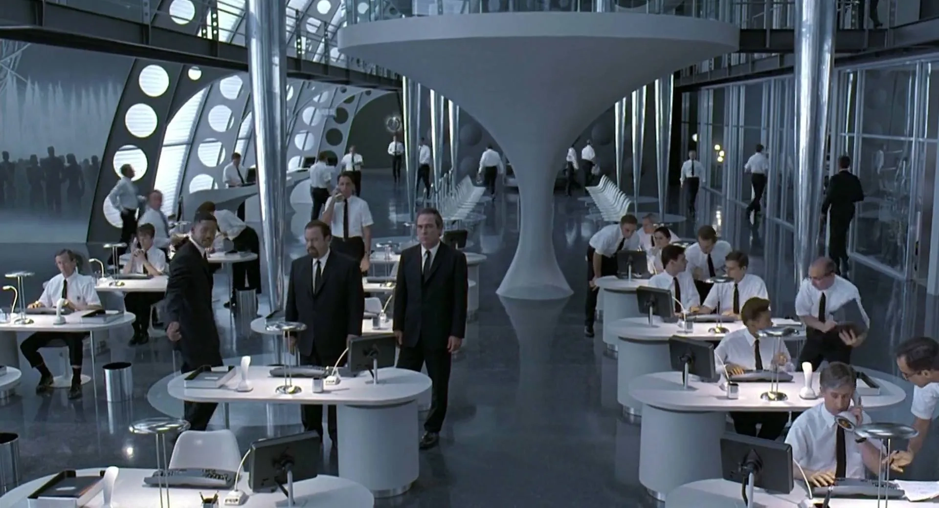 Tommy Lee Jones, Will Smith, and Rip Torn in Men in Black (1997)