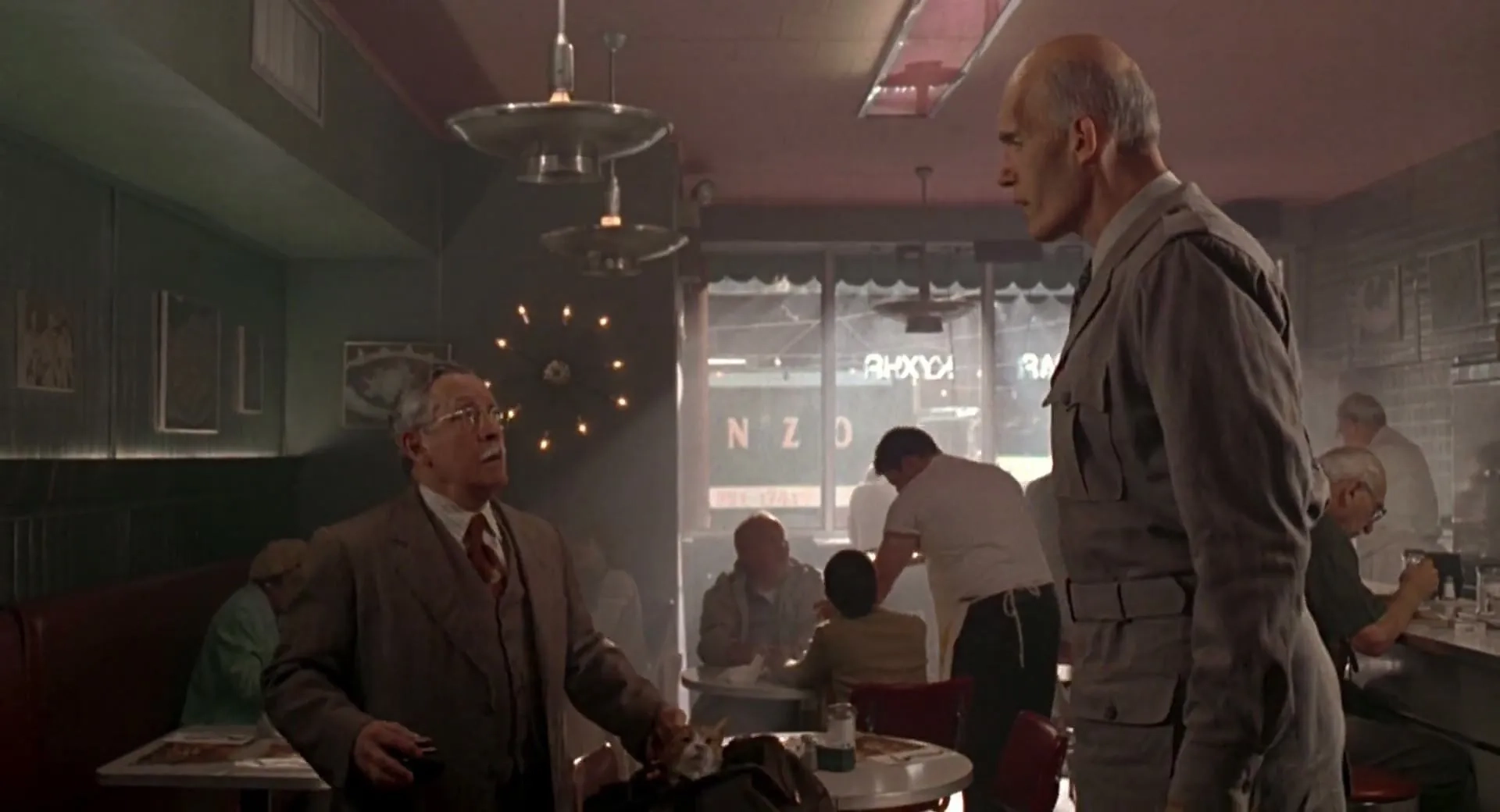 Mike Nussbaum and Carel Struycken in Men in Black (1997)