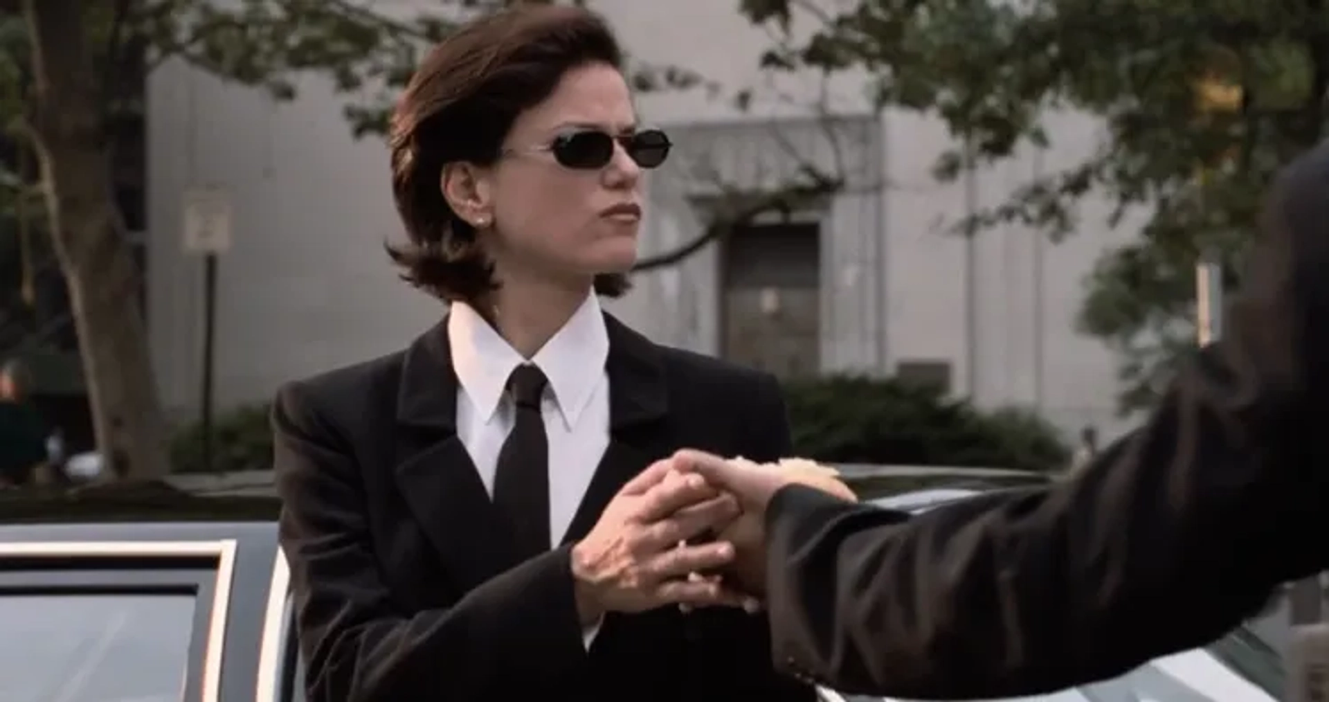 Linda Fiorentino in Men in Black (1997)