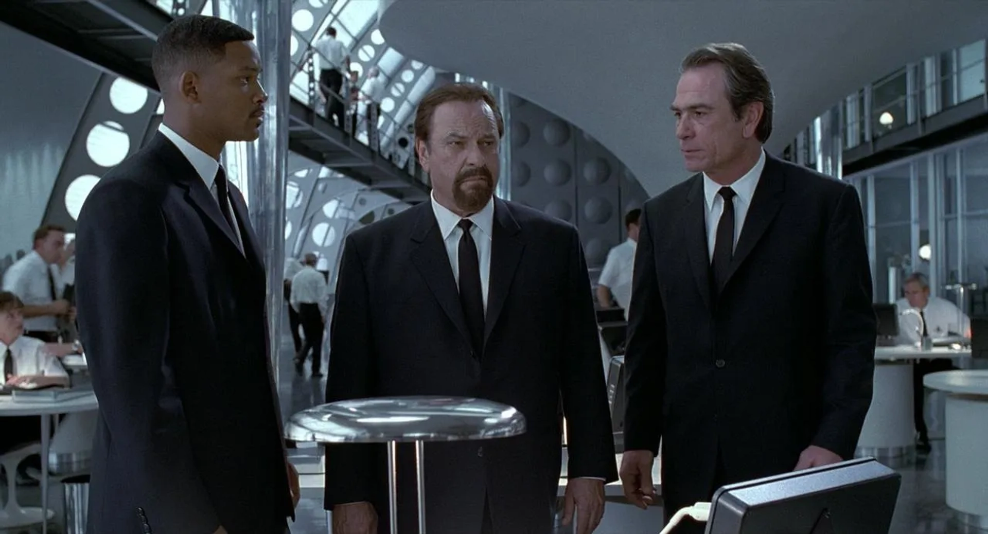 Tommy Lee Jones, Will Smith, and Rip Torn in Men in Black (1997)