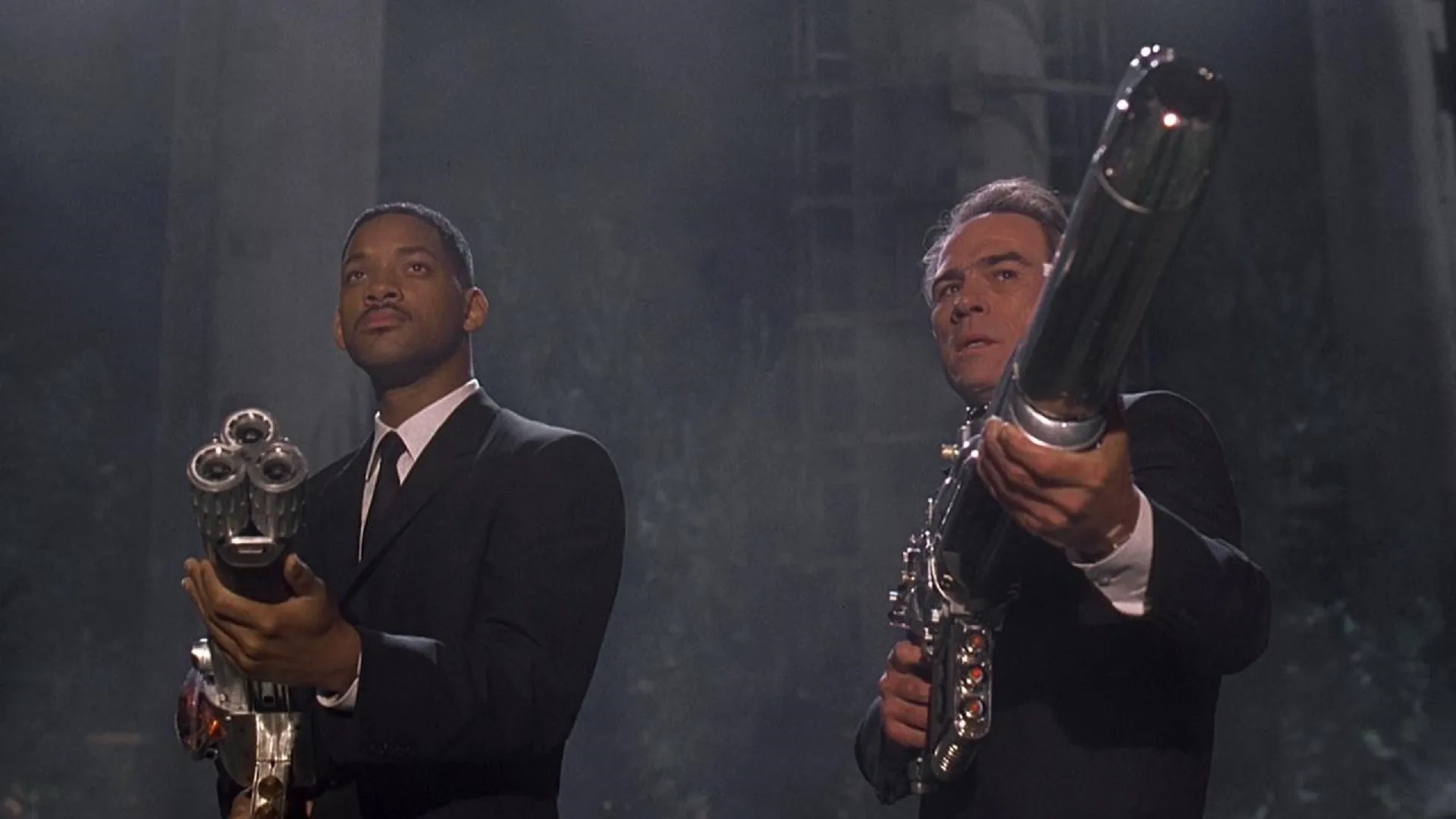 Tommy Lee Jones and Will Smith in Men in Black (1997)