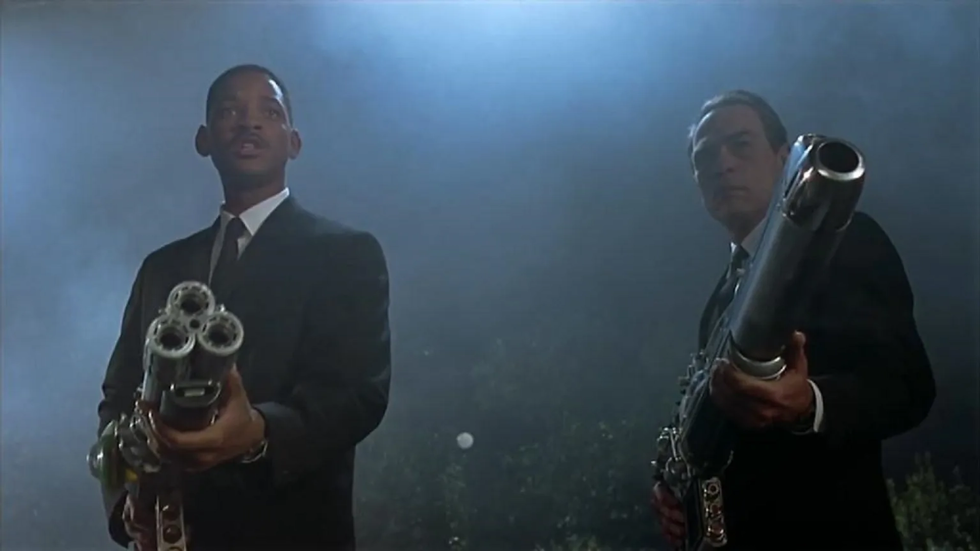 Tommy Lee Jones and Will Smith in Men in Black (1997)