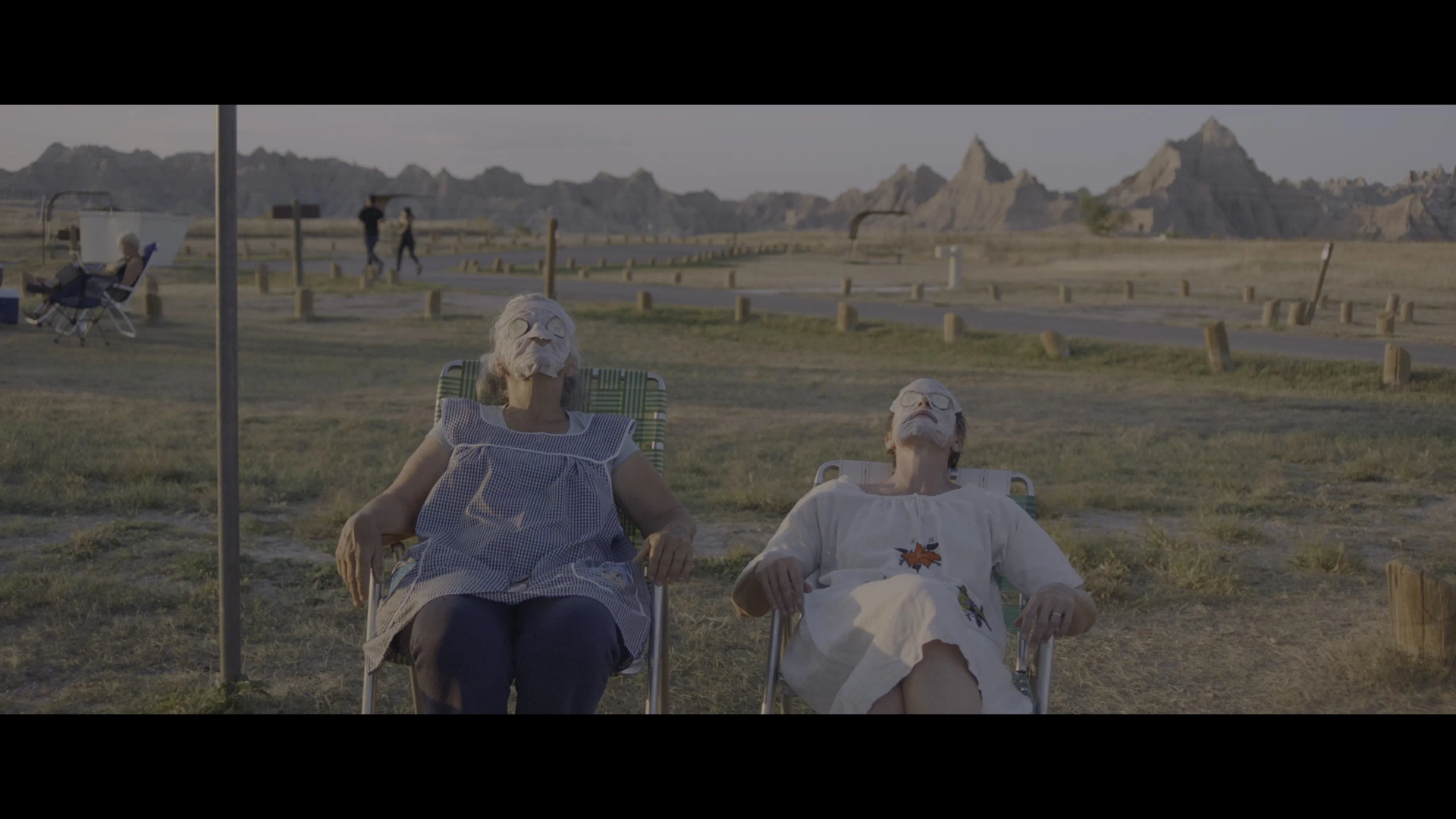 Frances McDormand and Linda May in Nomadland (2020)